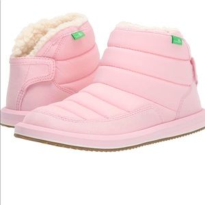 Sanuk girls booties size 5